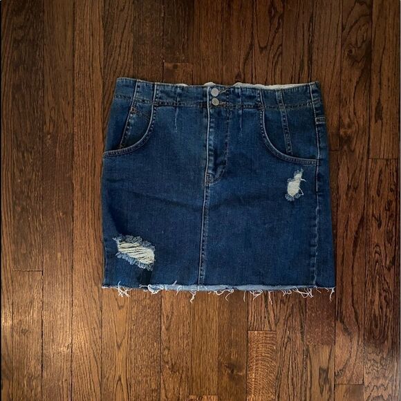 *Free People* Distressed Buckle Frayed Hem Denim Jean Skirt Sz 10 EUC - Picture 8 of 9